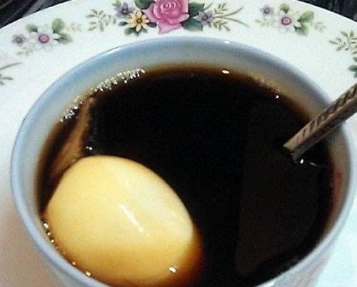 紅糖水煮雞蛋致癌？中老年十月易感謠言盤點